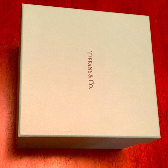 Brand new authentic Tiffany legendary box . Hot🌞 - Picture 5 of 7